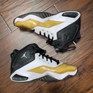 Black & Gold Jordan’s 🖤💛
